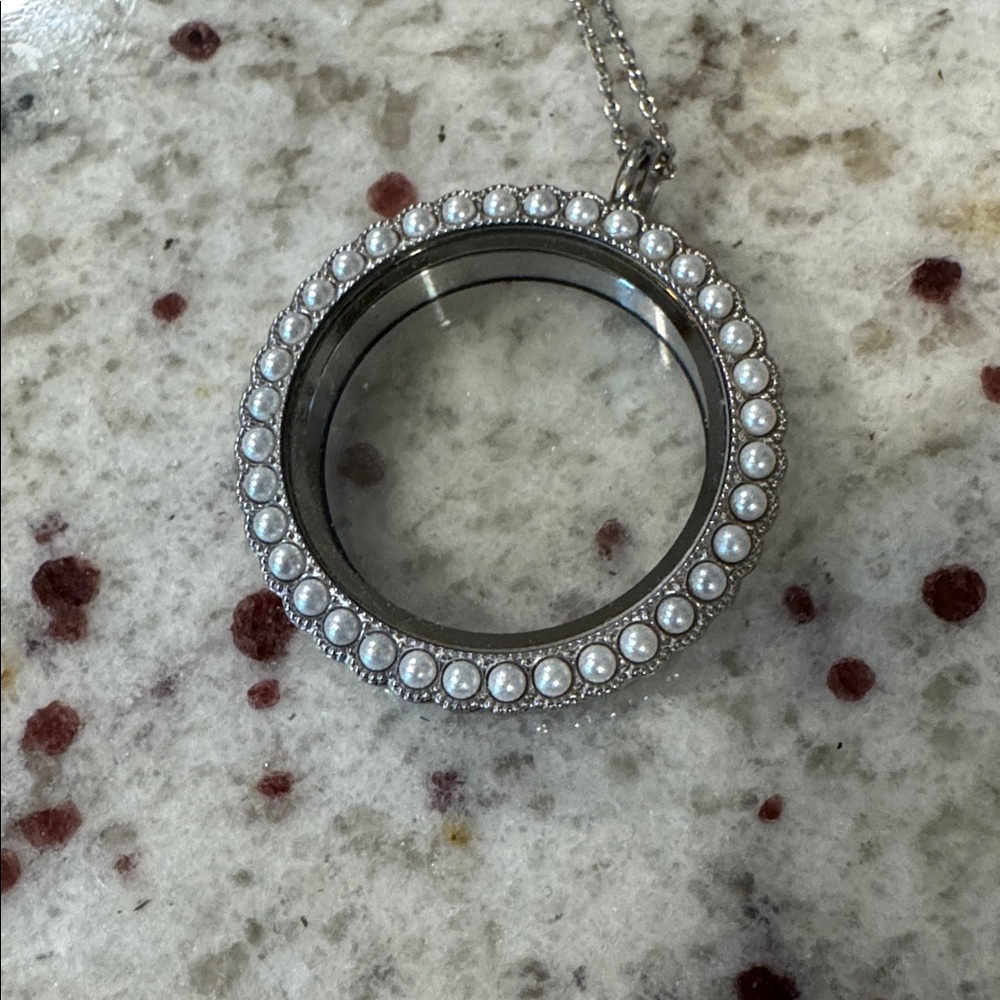 Origami Owl Pearl face, Silver Living Locket and Necklace & Interchangeable Ring - Picture 2 of 5